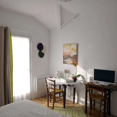 D'hotes Lanoki Larressore