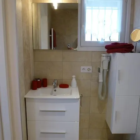 D'hotes Lanoki Larressore